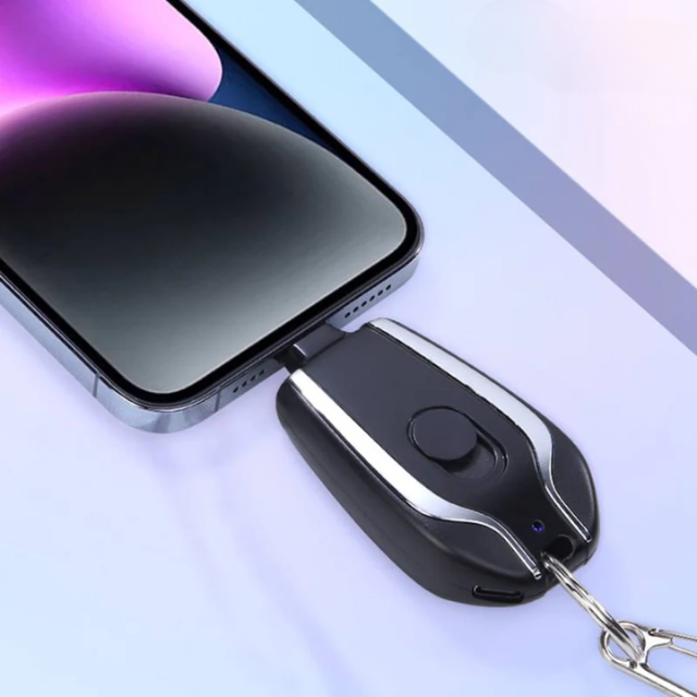 Klyp: 1500mAh Keychain Power Bank – Compact Emergency Charger with Built-In Connector for iPhone & Type-C Devices, Pocket-Friendly & Rechargeable